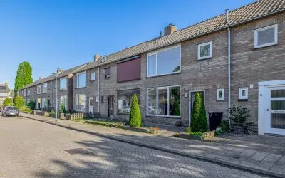 Tussenwoning te koop: Vuurdoornhof 8, Bloemenoord Waalwijk