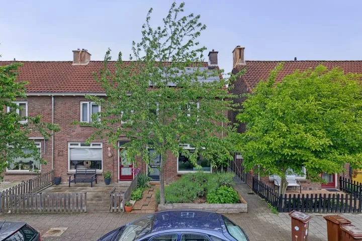 Corner house for sale: W.J. Bossenbroekstraat 48, Zuilen-Noord Utrecht