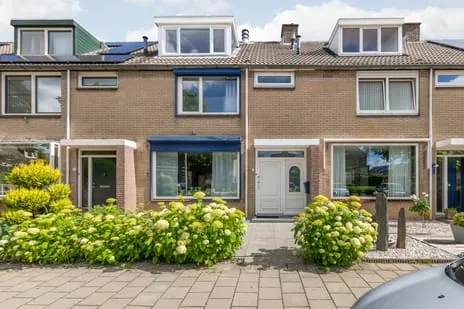 Tussenwoning te koop: W. Vrijlandtstraat 8, Oud-Beijerland Zuidwijk Oud-Beijerland