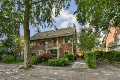 Twee-onder-één-kap te koop: W. Warnaarlaan 34, Centrum Sassenheim