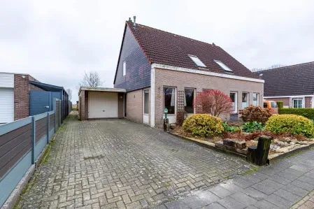 Twee-onder-één-kap te koop: W. Mettingstraat 27, Nieuweschans-Centrum Bad Nieuweschans