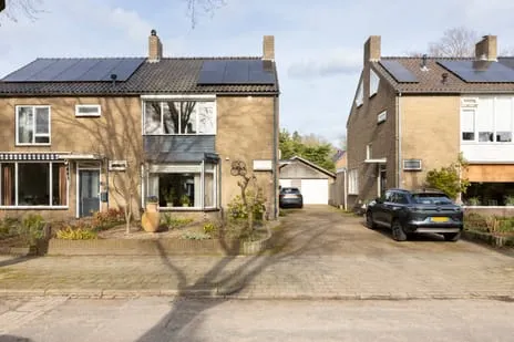Twee-onder-één-kap te koop: W.J. Bitterstraat 62, Zeeheldenbuurt Ede
