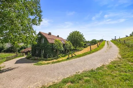 Vrijstaande woning te koop: Waalbandijk 117, Kern Wamel Wamel