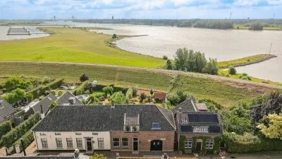 Twee-onder-één-kap te koop: Waalbandijk 40, Haaften Haaften