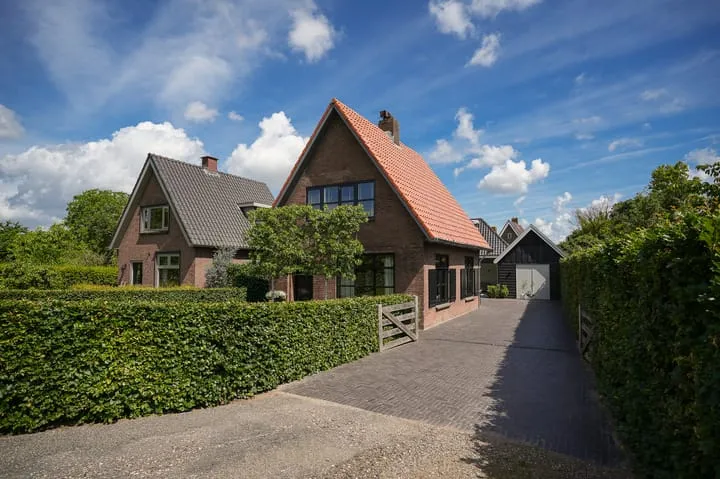 Detached house for sale: Waalbandijk 78, Kom Dodewaard met Hien Dodewaard