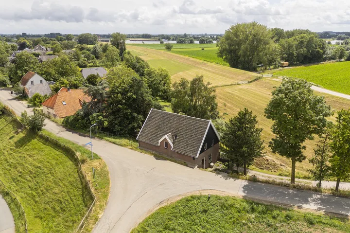 Vrijstaande woning te koop: Waaldijk 10, Herwijnen Herwijnen