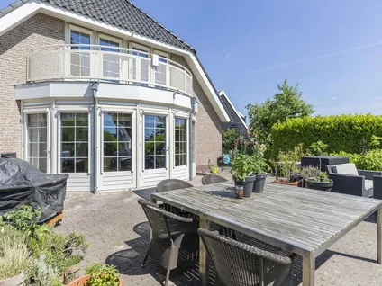 Vrijstaande woning te koop: Waaldijk 161, Ridderkerk