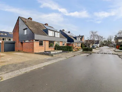 Tussenwoning te koop: Waalkant 40, Ochten Ochten