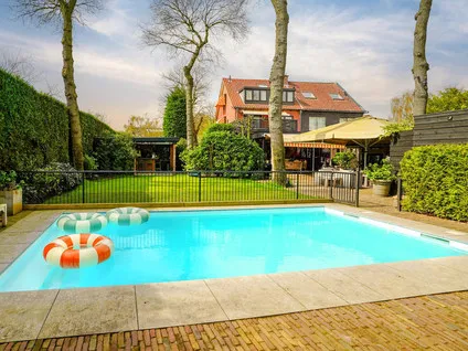 Twee-onder-één-kap te koop: Waalsdorperlaan 42, Duindigt met Groenendaal Wassenaar