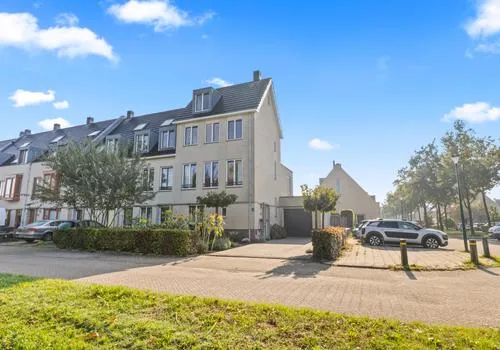 Hoekwoning te koop: Waalsteen 37, Stenen Houten