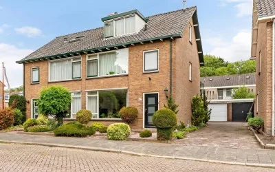 Semi-detached for sale: Waalstraat 26, Vreeswijk Nieuwegein