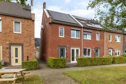 Corner house for sale: Waard 15, Het Onderdijks Kampen