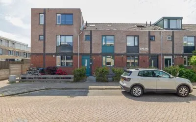 Tussenwoning te koop: Waardenburg 48, Kastelenbuurt Hillegom