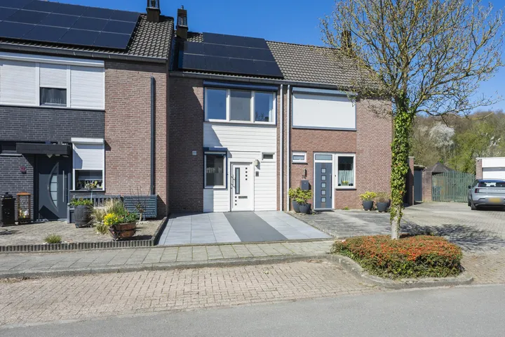 Tussenwoning te koop: Wackersstraat 80, Hopel Eygelshoven
