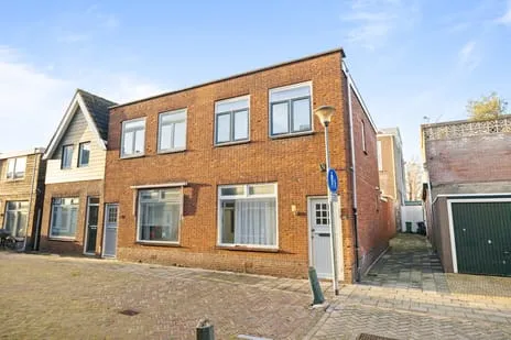Hoekwoning te koop: Wagenstraat 8, Visbuurt Den Helder