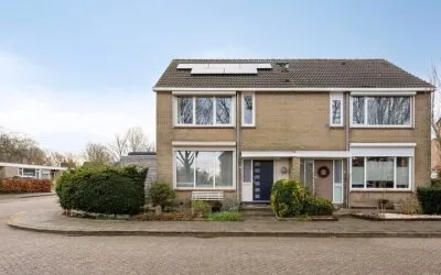 Twee-onder-één-kap te koop: Wagnerlaan 1, Paauwenburg West Vlissingen