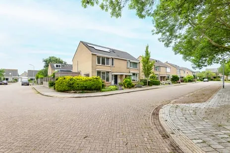 Semi-detached for sale: Wagnerlaan 1, Paauwenburg West Vlissingen