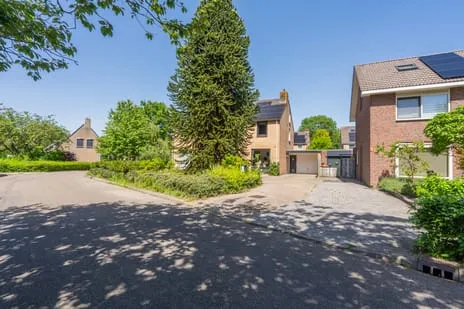 Twee-onder-één-kap te koop: Wagnerlaan 25, Componistenbuurt West Assen