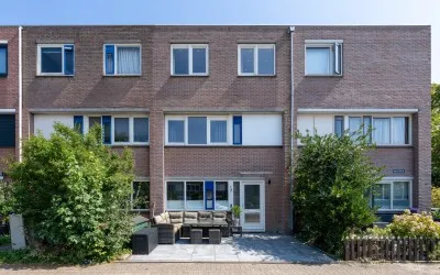 Tussenwoning te koop: Wakerdijk 17, De Graeffweg en omgeving Purmerend