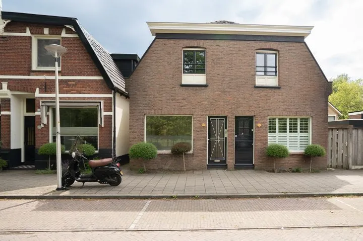 Twee-onder-één-kap te koop: Walhofstraat 121, Walhof-Roessingh Enschede