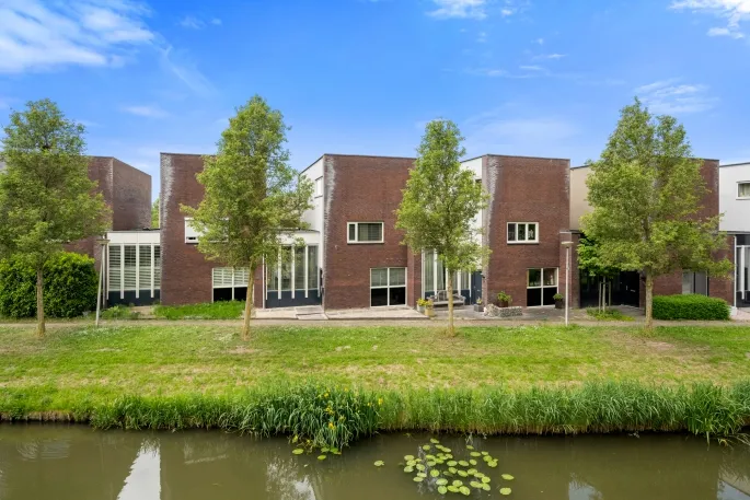 Tussenwoning te koop: Wallsteijnpad 10, Maaswijk-Zuidoost Spijkenisse