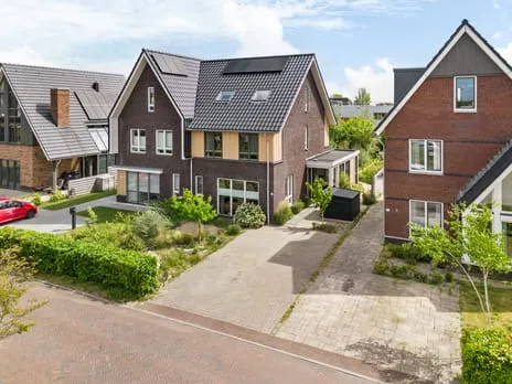 Twee-onder-één-kap te koop: Walnootlint 18, Limmen West Limmen