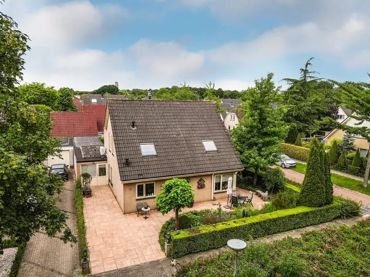 Detached house for sale: Walraven van Hallstraat 4, Verzetswijk Oost Almere