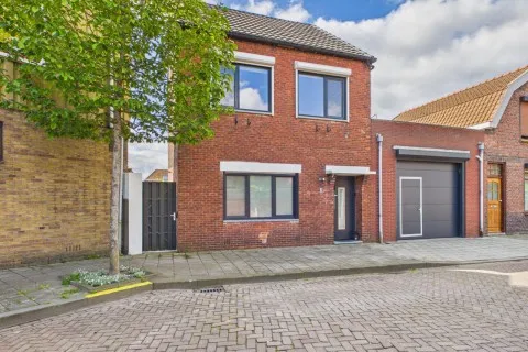 Twee-onder-één-kap te koop: Walstraat 1, Kern Sas van Gent Sas Van Gent