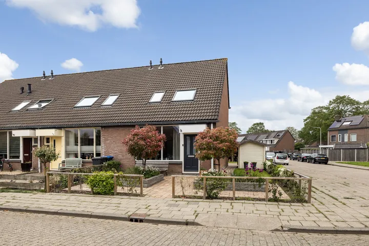 Hoekwoning te koop: Walstro 52, Sneek