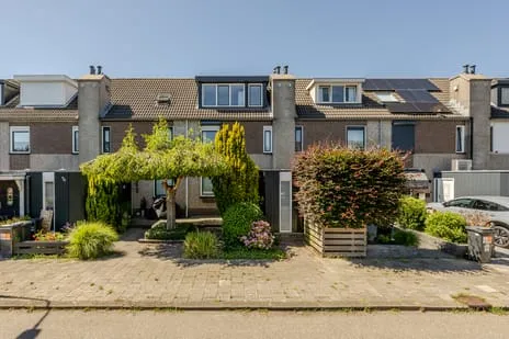 Terraced house for sale: Waltmanstraat 63, Zwaanshoek Zwaanshoek