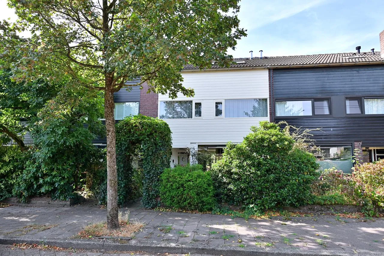Tussenwoning te koop: Want 6, Huizen