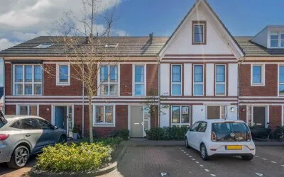 Tussenwoning te koop: Warandebergstraat 6, Industriewijk 't Plaveen Huizen