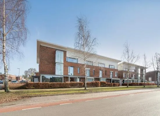 Tussenwoning te koop: Warmeerweg 250, Emmen