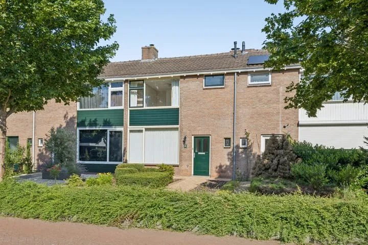 Tussenwoning te koop: Warmoesstraat 36, Kern Oosterhout Oosterhout (Ge)