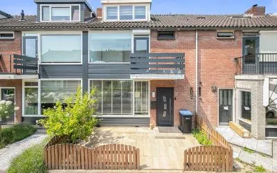 Tussenwoning te koop: Warmoeziershof 46, Dorp Hendrik-Ido-Ambacht