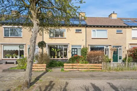 Tussenwoning te koop: Warmoezierslaan 16, Oosterzij Heiloo