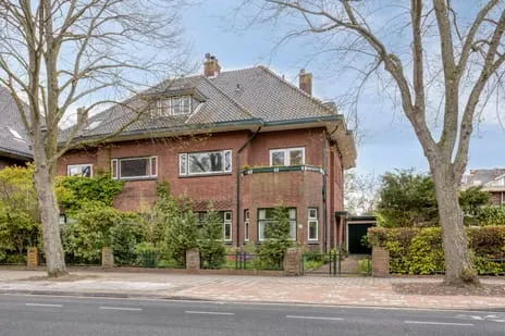 Twee-onder-één-kap te koop: Warmonderweg 1, Raadsherenbuurt Leiden