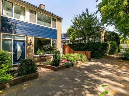 Corner house for sale: Wasbloem 11, Ommoord Rotterdam