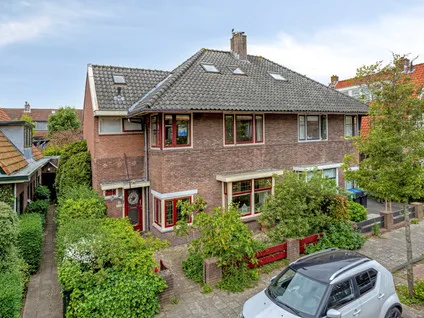 Twee-onder-één-kap te koop: Wasstraat 57, Burgemeesterswijk Leiden