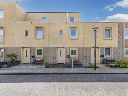 Tussenwoning te koop: Waterbies 46, Woonhavenpad Lelystad