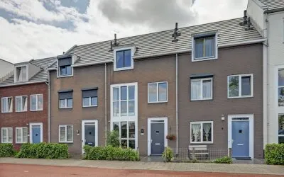 Tussenwoning te koop: Waterfront 105, Centrum Dronten Dronten