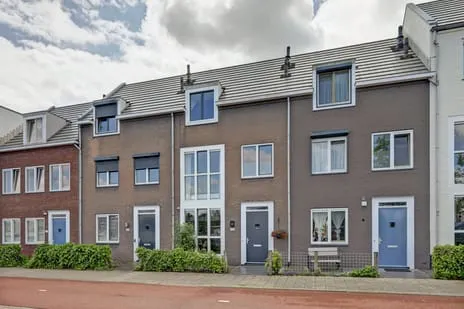 Tussenwoning te koop: Waterfront 105, Centrum Dronten Dronten