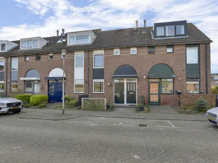 Tussenwoning te koop: Waterhoen 49, Oud-Beijerland