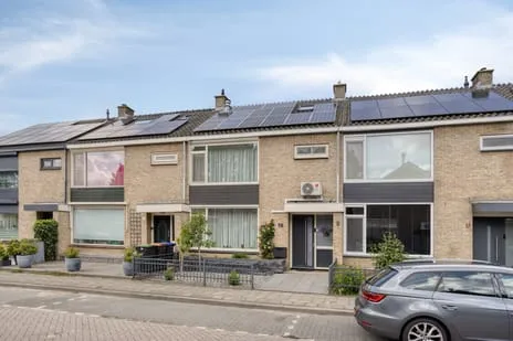 Tussenwoning te koop: Waterhoenstraat 18, Vogelbuurt-Oost Zwijndrecht