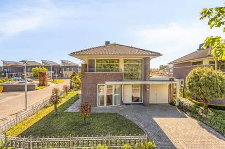 Vrijstaande woning te koop: Waterkant 37, De Kaai Biddinghuizen