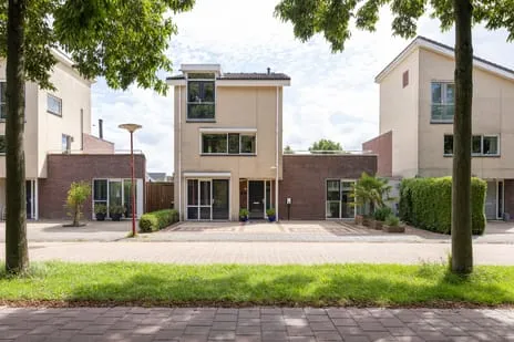 Twee-onder-één-kap te koop: Waterland 25, Landstrekenwijk West Lelystad