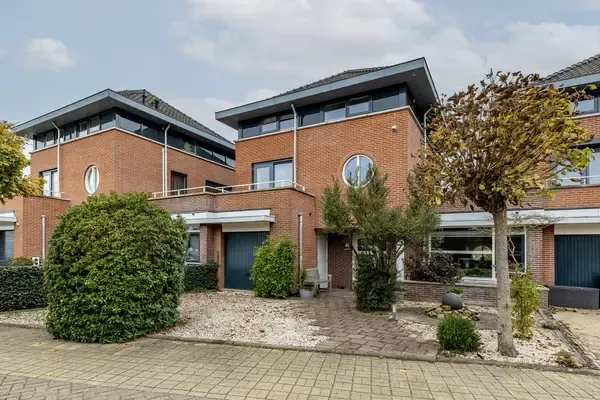 Tussenwoning te koop: Waterlelie 14, Dorp-Zuid Heerjansdam