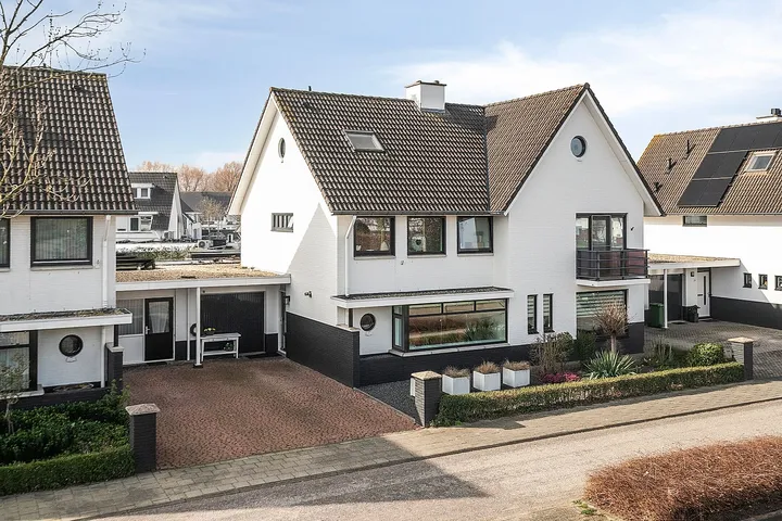 Tussenwoning te koop: Waterleliesingel 19, Kern Dierdonk Helmond