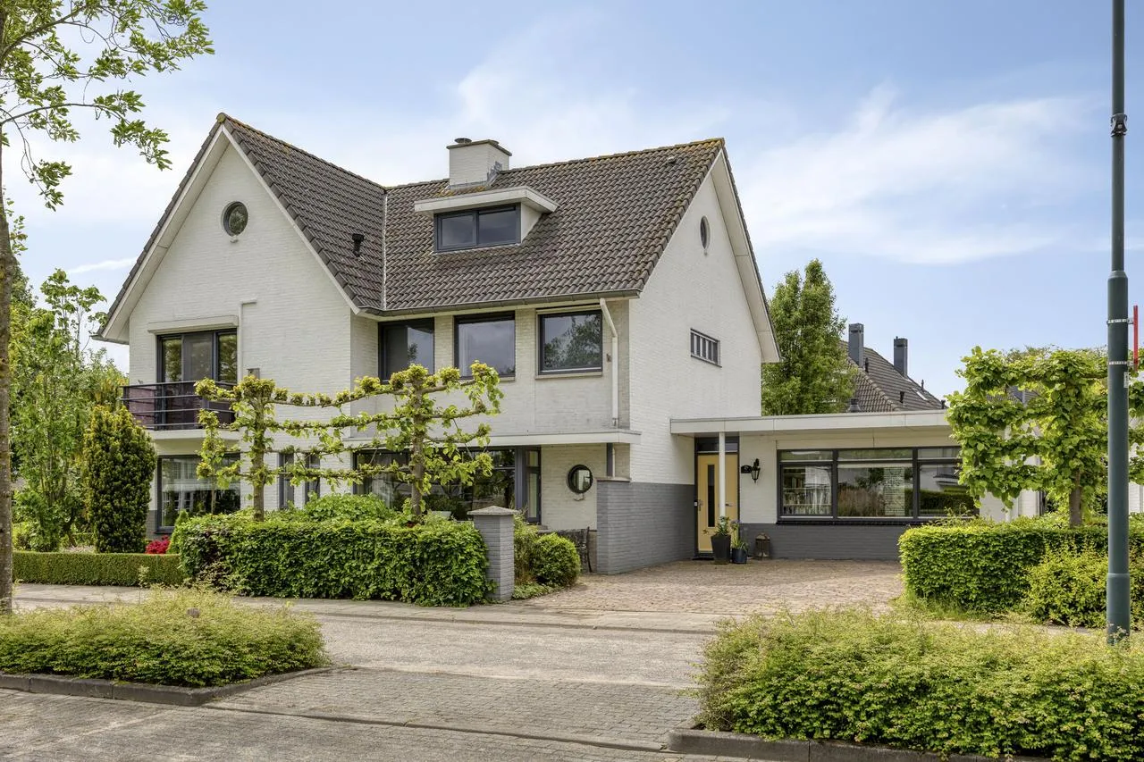 Twee-onder-één-kap te koop: Waterleliesingel 29, Helmond