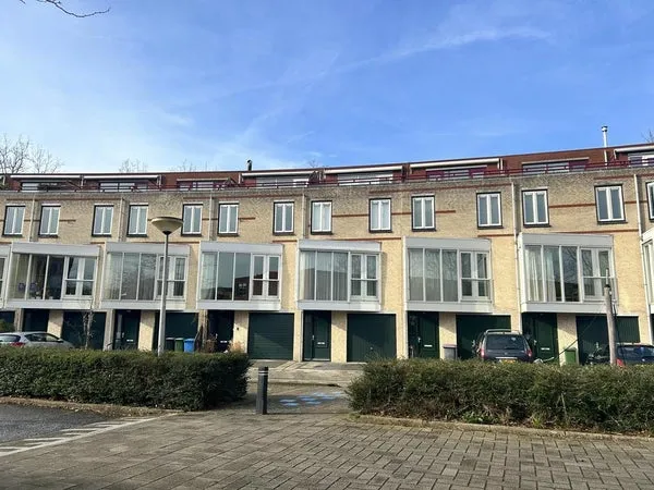 Huurwoning: Waterloop 34 in Delft - €2.800 per maand - 180m²